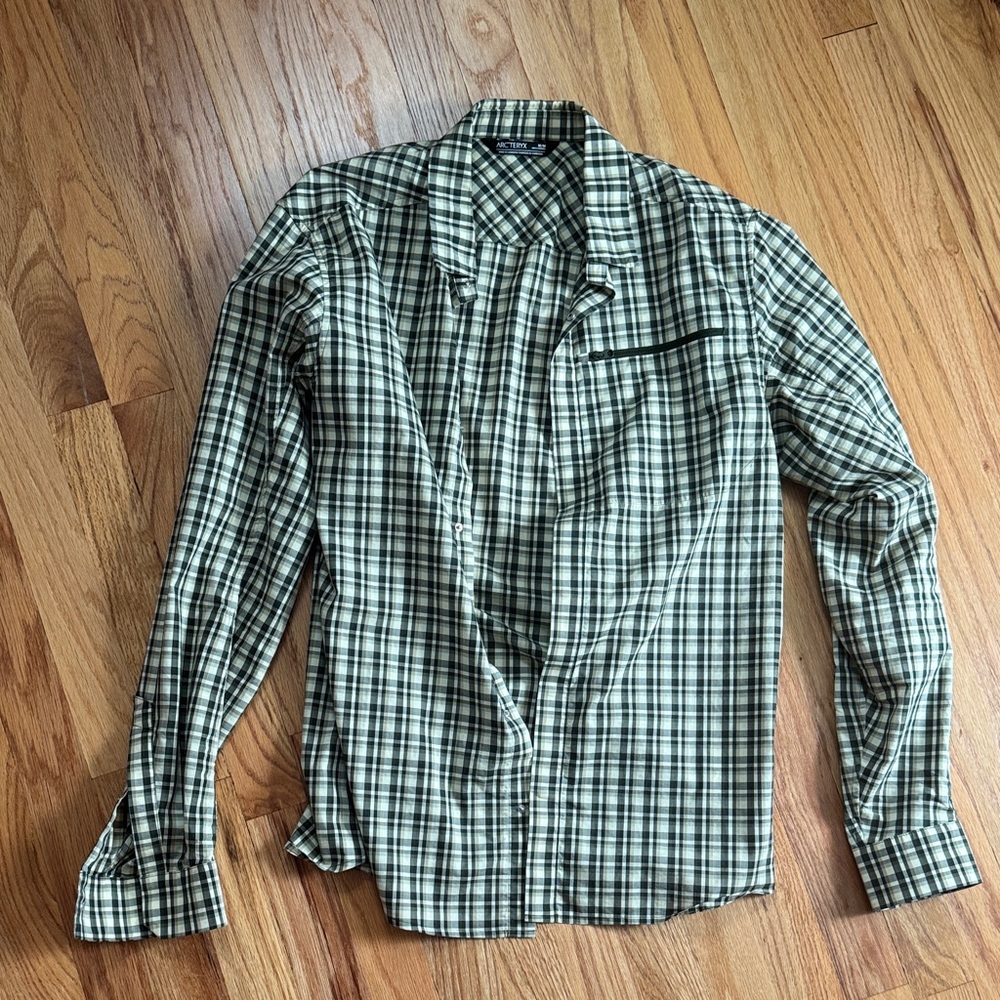 Arc'teryx Men's Casual Plaid Button Down Shirt snaps! 

Size medium
NWoT